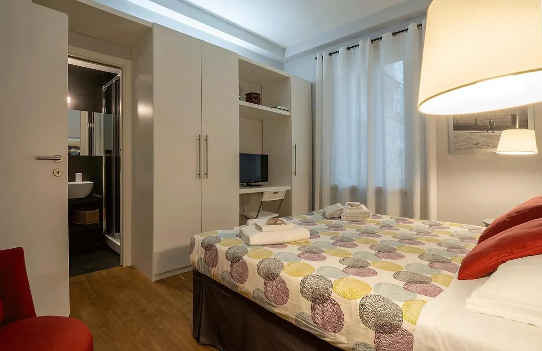 Fotofever Apt, Two Bedrooms With Air Conditioned In Elegant Shopping Area, Close To Vatican City-1